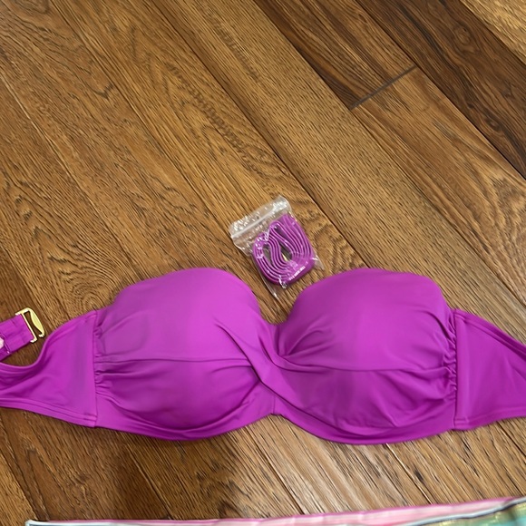 Bikini - Picture 3 of 3